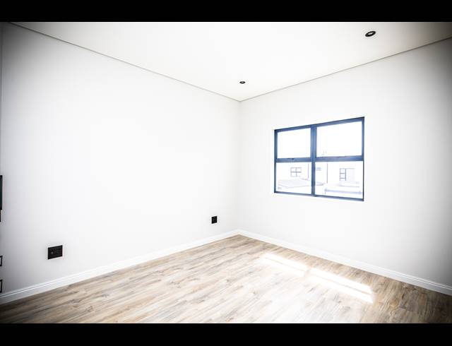 4 BEDROOM FREEHOLD FOR SALE IN SANDOWN